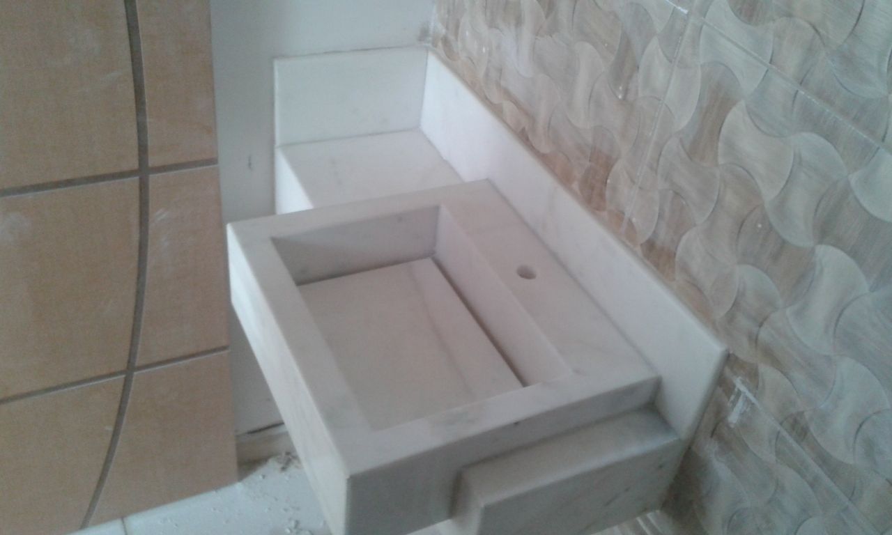 lavatório com cuba de semi encaixe no marmore